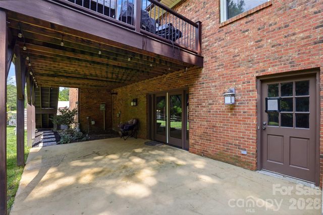 2620 Lynbridge Drive, Charlotte, NC 28226