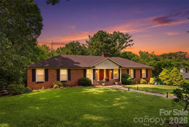 2620 Lynbridge Drive, Charlotte, NC 28226