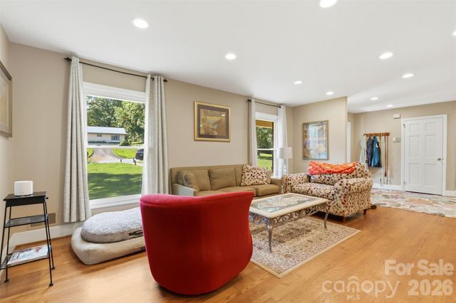 2620 Lynbridge Drive, Charlotte, NC 28226