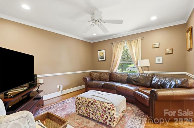 2620 Lynbridge Drive, Charlotte, NC 28226