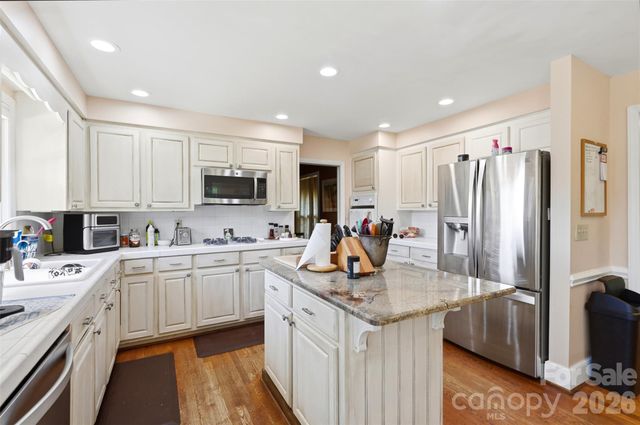 2620 Lynbridge Drive, Charlotte, NC 28226