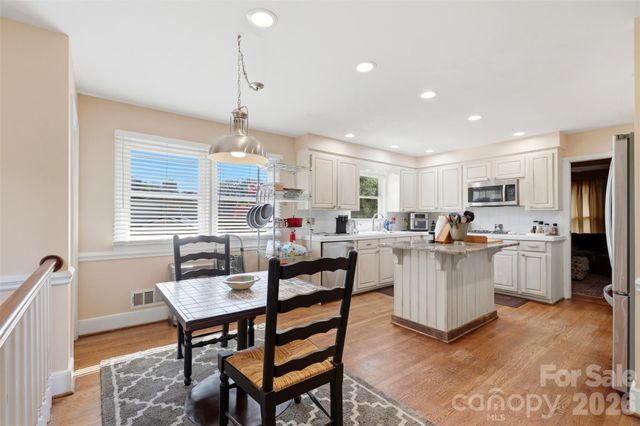 2620 Lynbridge Drive, Charlotte, NC 28226