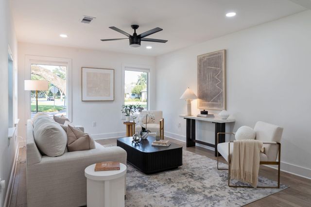 2501 Briarhurst Drive, Houston, TX 77057