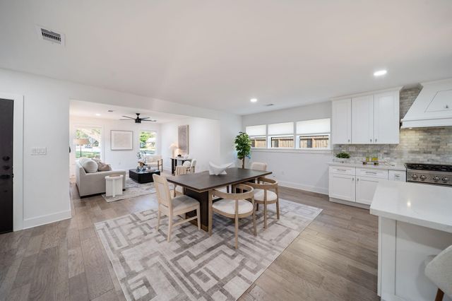 2501 Briarhurst Drive, Houston, TX 77057