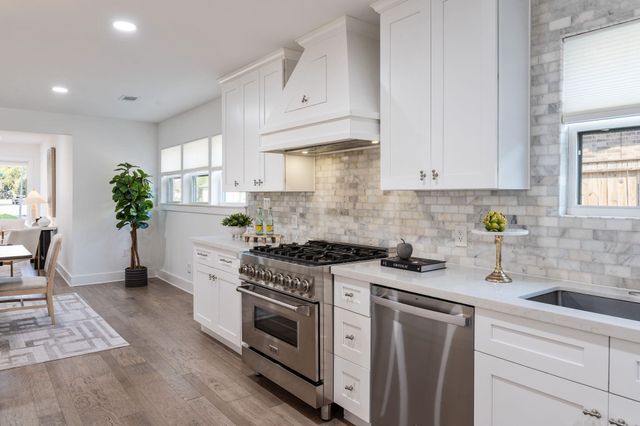 2501 Briarhurst Drive, Houston, TX 77057