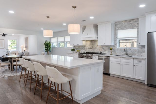 2501 Briarhurst Drive, Houston, TX 77057