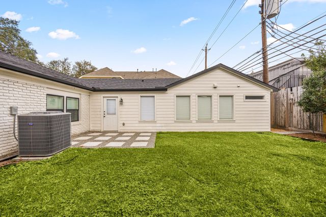 2501 Briarhurst Drive, Houston, TX 77057