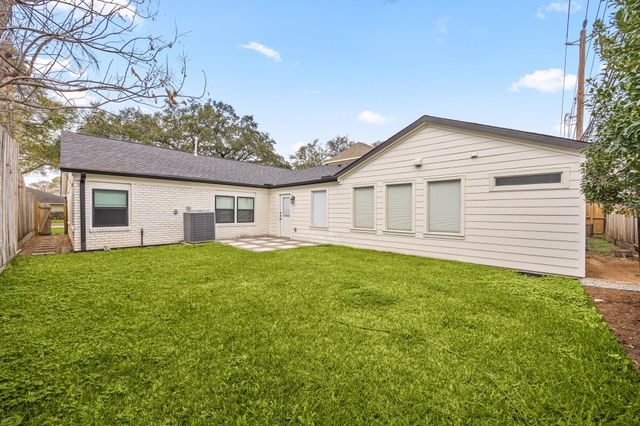 2501 Briarhurst Drive, Houston, TX 77057