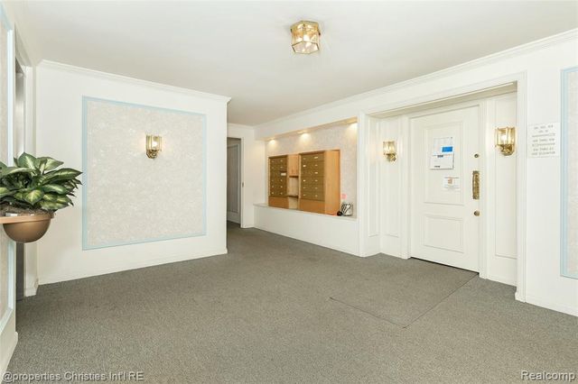 19710 W 13 Mile Road 101, Beverly Hills, MI 48025