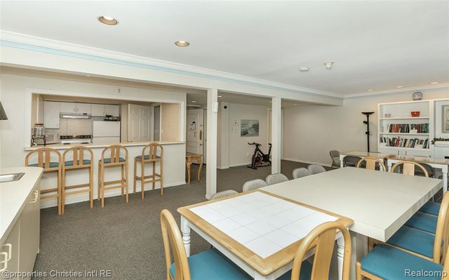 19710 W 13 Mile Road 101, Beverly Hills, MI 48025