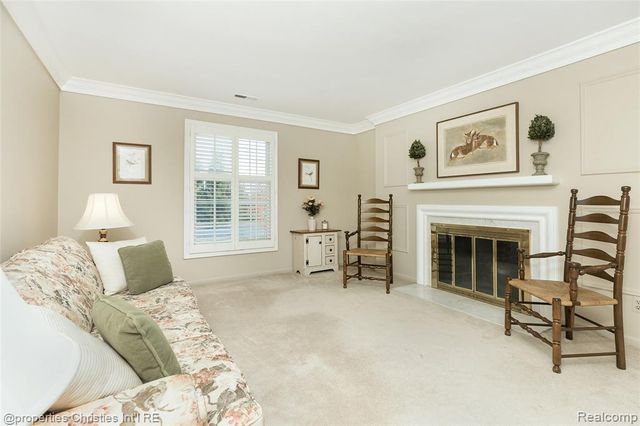 19710 W 13 Mile Road 101, Beverly Hills, MI 48025