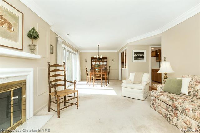 19710 W 13 Mile Road 101, Beverly Hills, MI 48025