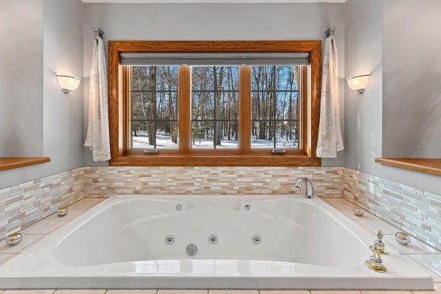 2817 BROOK HILLS DRIVE, Green Bay, WI 54313