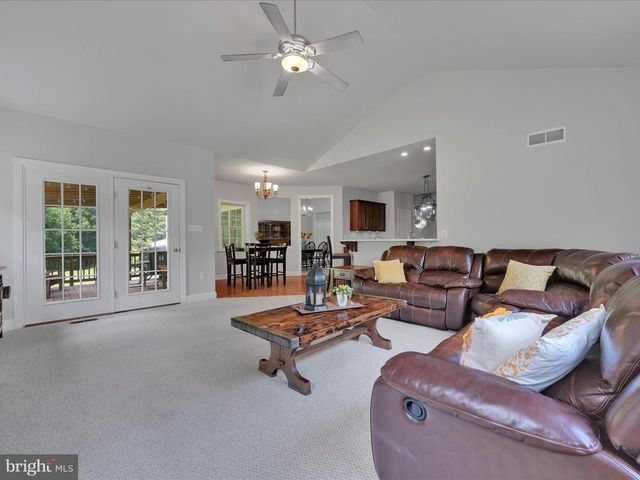 2219 MORGANTOWN RD, Reading, PA 19607
