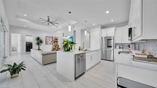 2214 SE 27th TER, Cape Coral, FL 33904