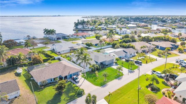 2214 SE 27th TER, Cape Coral, FL 33904