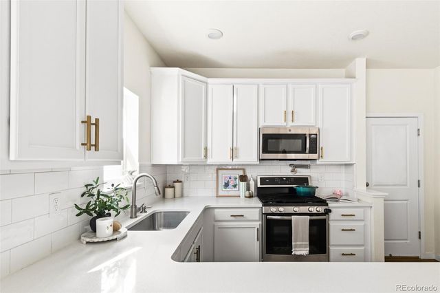 2827 S Fox Street, Englewood, CO 80110