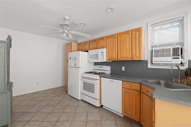 39 Troy Avenue, East Atlantic Beach, NY 11561