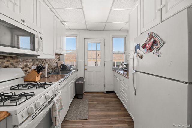 39 Troy Avenue, East Atlantic Beach, NY 11561