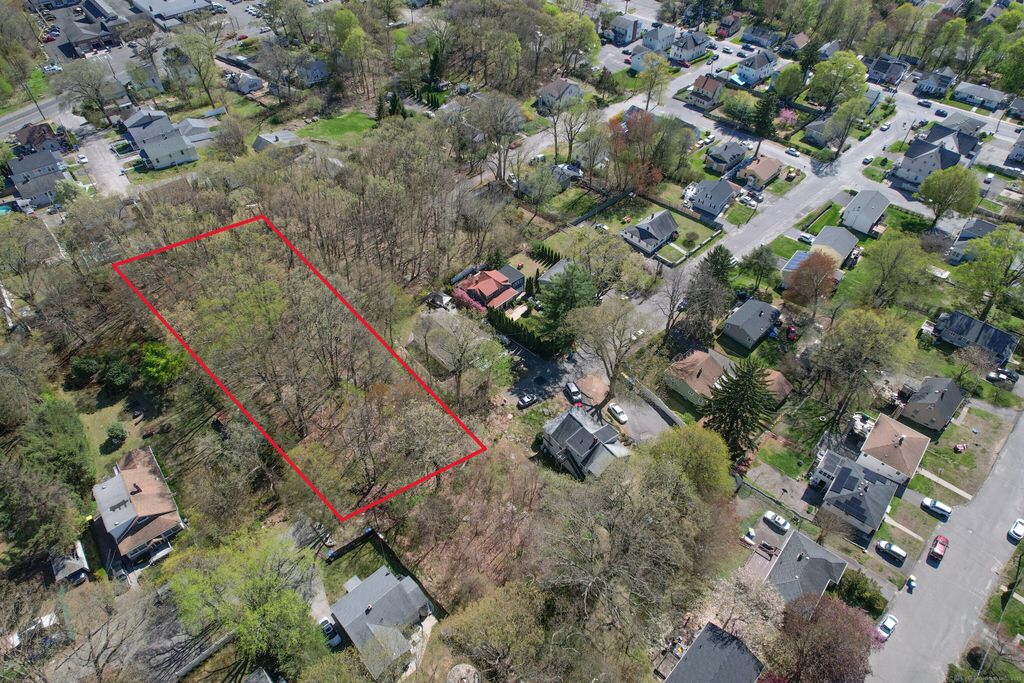 Munson Avenue, Waterbury, CT 06705