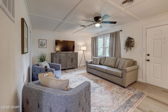 814 New Hampshire Avenue, Joplin, MO 64801