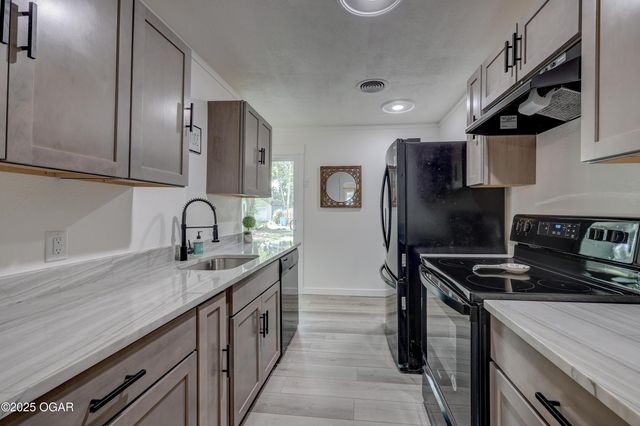 814 New Hampshire Avenue, Joplin, MO 64801