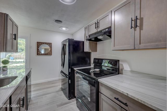 814 New Hampshire Avenue, Joplin, MO 64801