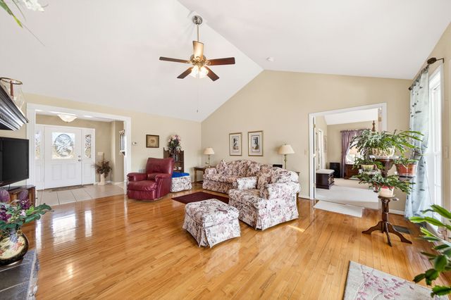 976 Ottoma Dr, Crossville, TN 38555