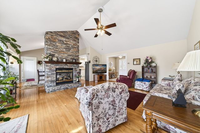 976 Ottoma Dr, Crossville, TN 38555