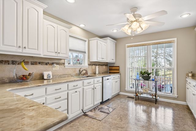 976 Ottoma Dr, Crossville, TN 38555