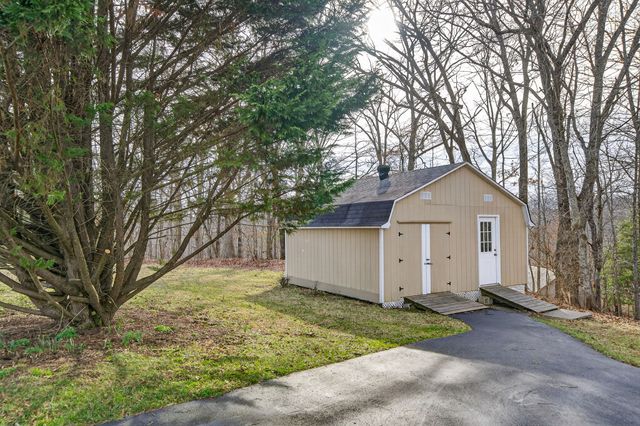 976 Ottoma Dr, Crossville, TN 38555