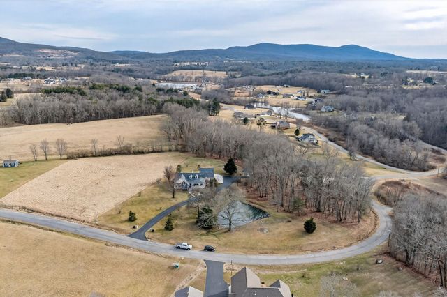 976 Ottoma Dr, Crossville, TN 38555