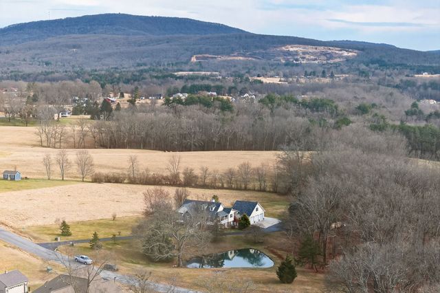 976 Ottoma Dr, Crossville, TN 38555