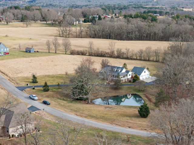 976 Ottoma Dr, Crossville, TN 38555