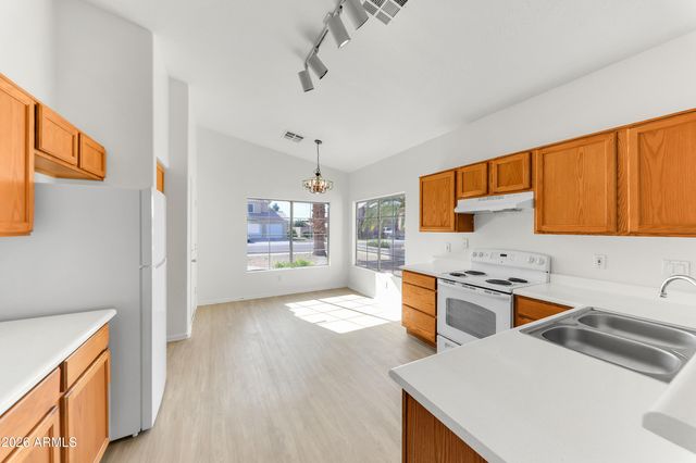 7594 W CITRUS Way, Glendale, AZ 85303