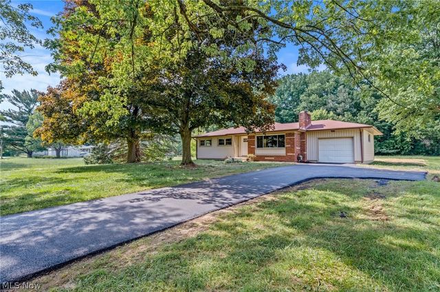 1709 Berna Road, Green, OH 44312