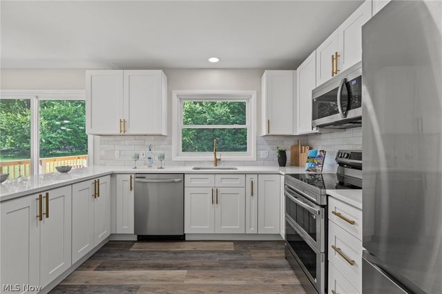 1709 Berna Road, Green, OH 44312