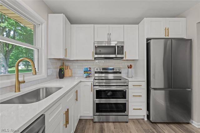 1709 Berna Road, Green, OH 44312