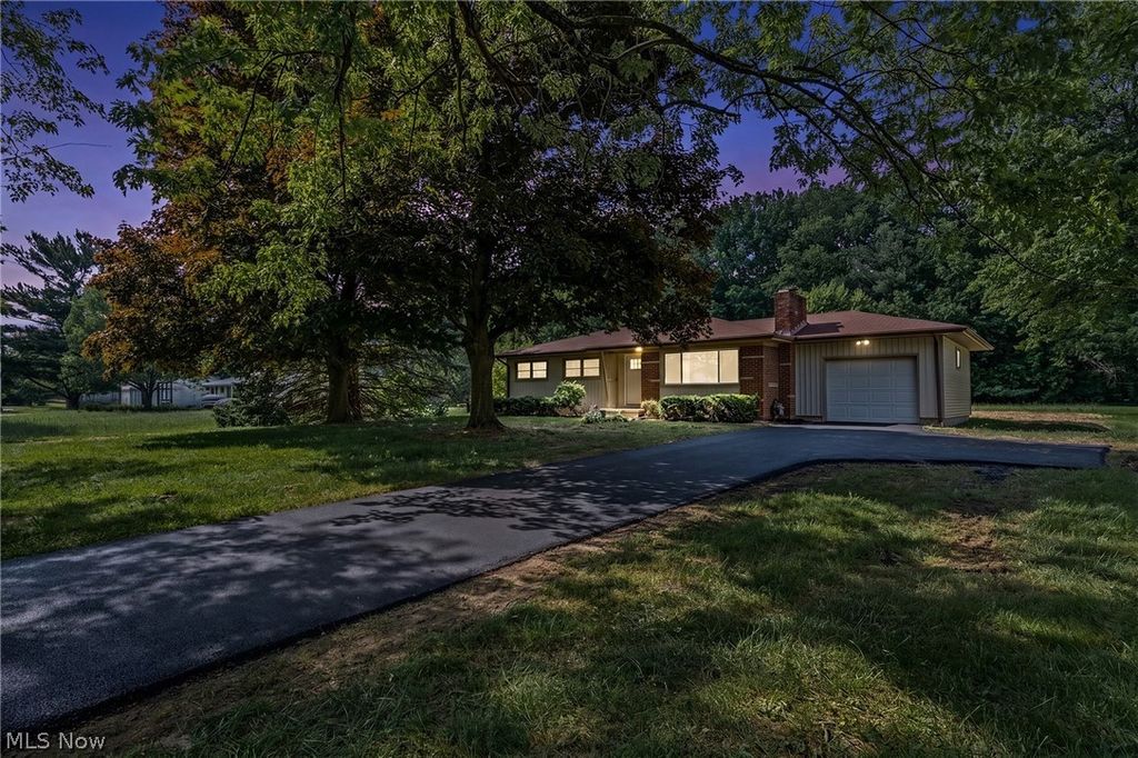 1709 Berna Road, Green, OH 44312