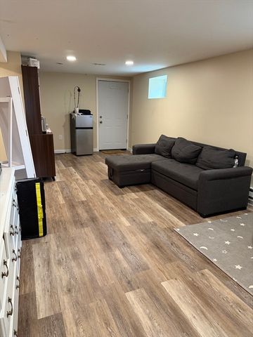 130 Dale St. 1, Dedham, MA 02026