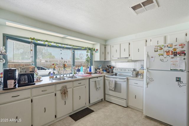 233 E VILLA RITA Drive, Phoenix, AZ 85022