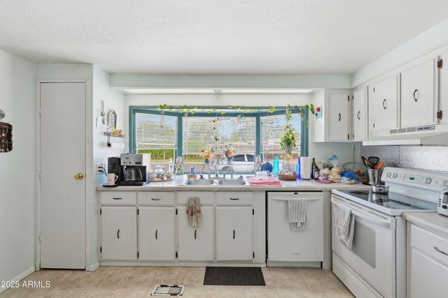 233 E VILLA RITA Drive, Phoenix, AZ 85022