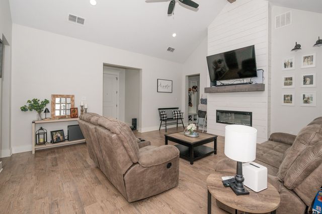 2000 Jackie Ray, Whitehouse, TX 75791