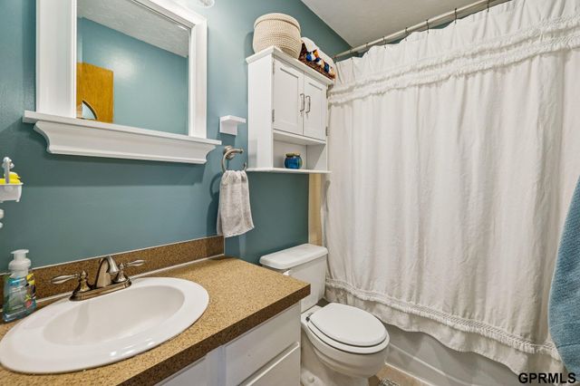 1712 N 121 Street, Omaha, NE 68154