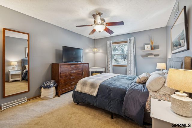 1712 N 121 Street, Omaha, NE 68154