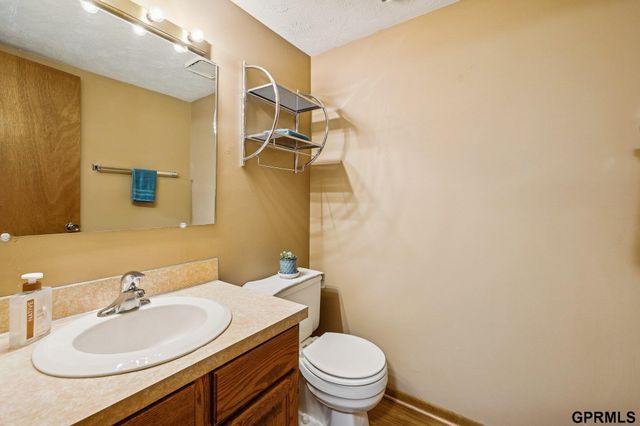 1712 N 121 Street, Omaha, NE 68154