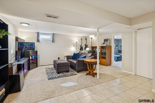 1712 N 121 Street, Omaha, NE 68154