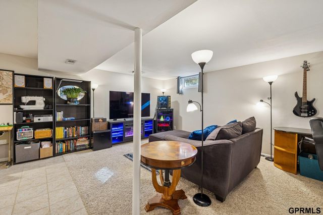 1712 N 121 Street, Omaha, NE 68154