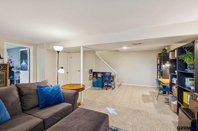 1712 N 121 Street, Omaha, NE 68154