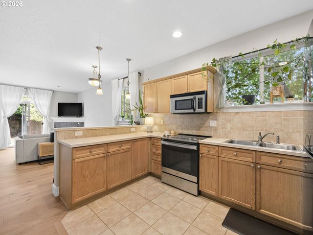9128 N HUDSON St, Portland, OR 97203